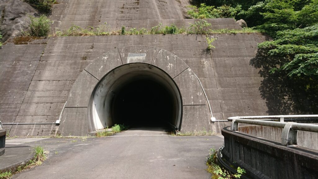 今市ダムのトンネル