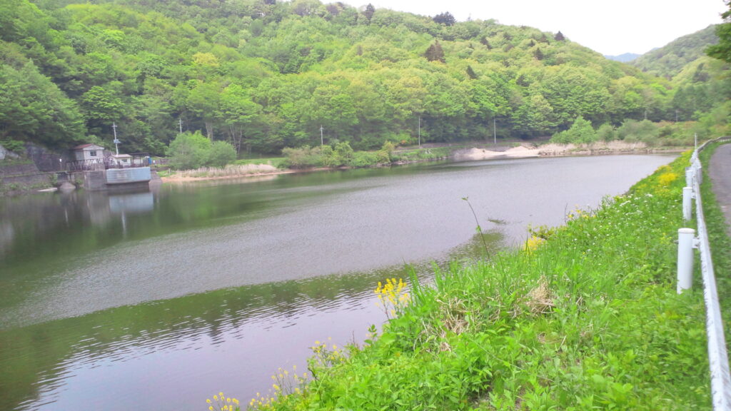 土呂部ダムのダム湖