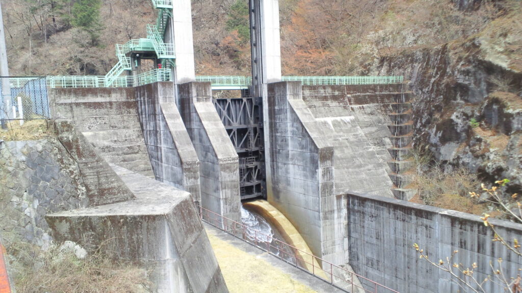 庚申ダムのローラーゲート