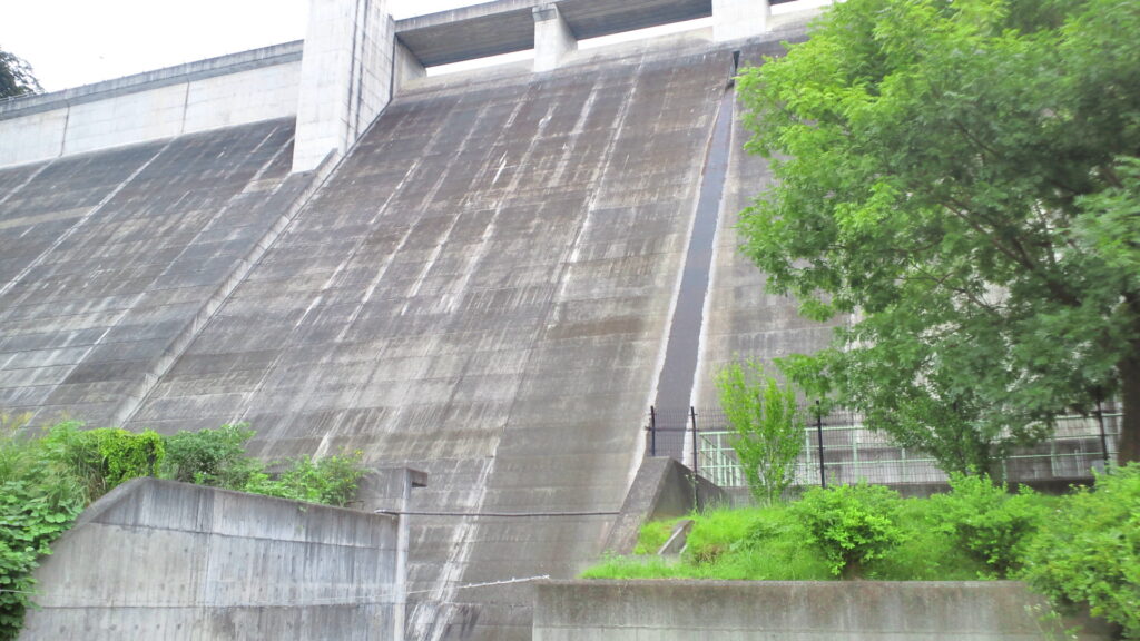 松田川ダムの下流側