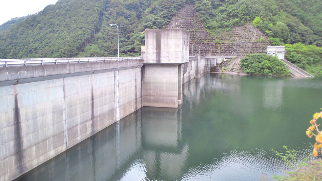 松田川ダムの上流側