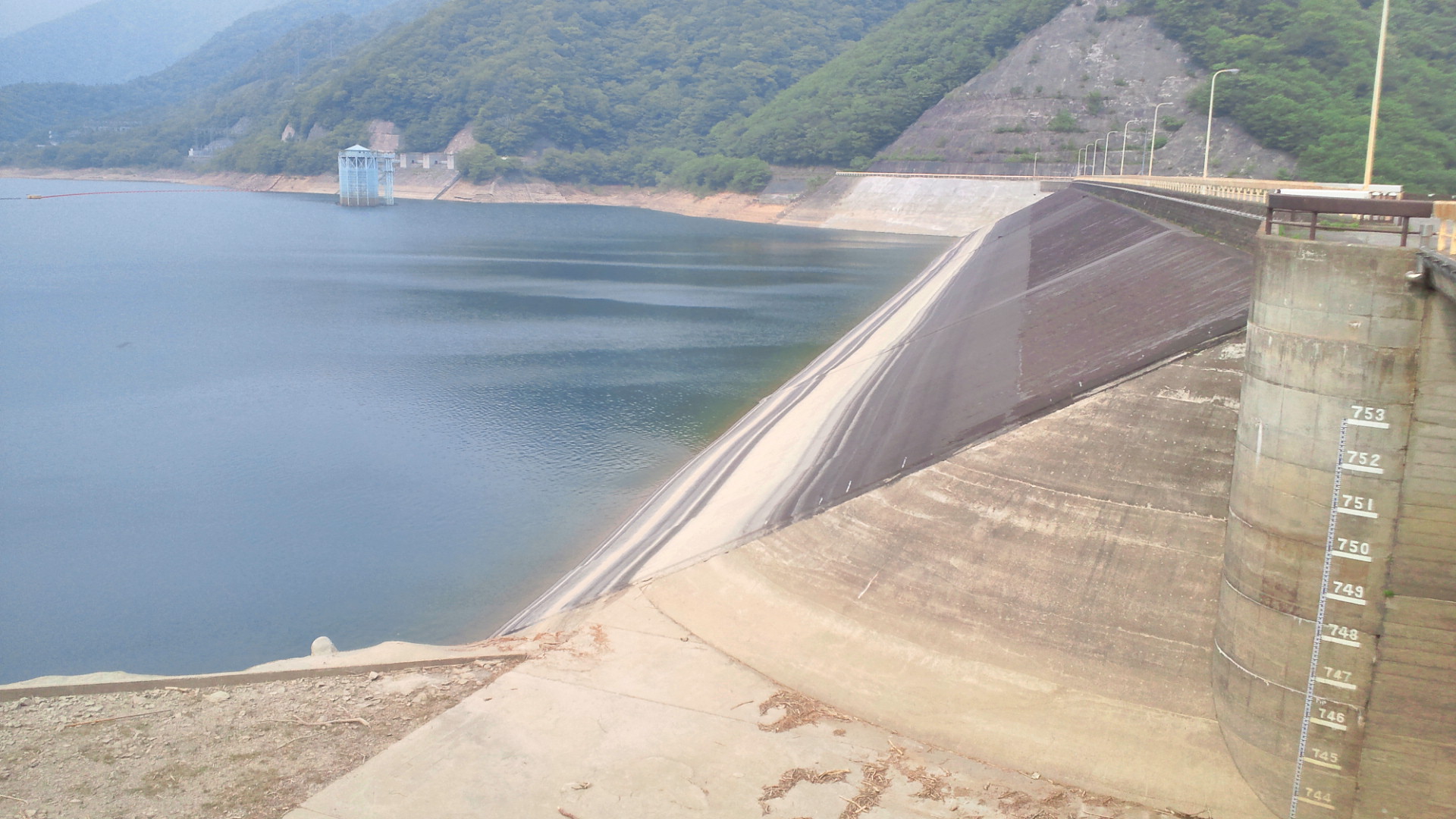 アスファルトフェイシングフィルダム（栃木県：深山ダム）