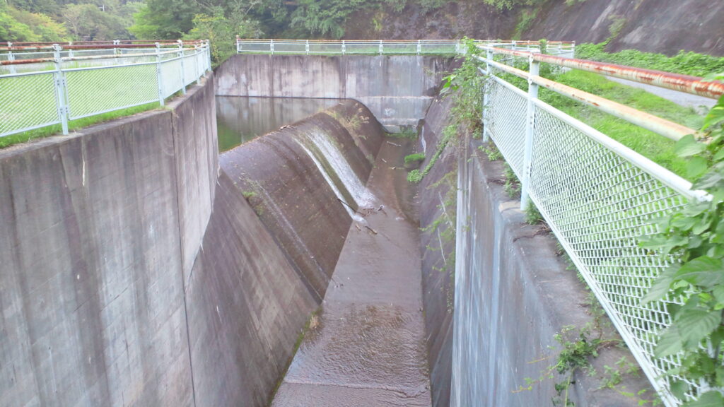 大郷戸ダムの洪水吐