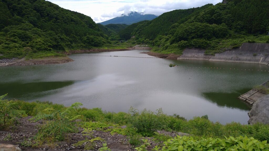寺山ダムのダム湖