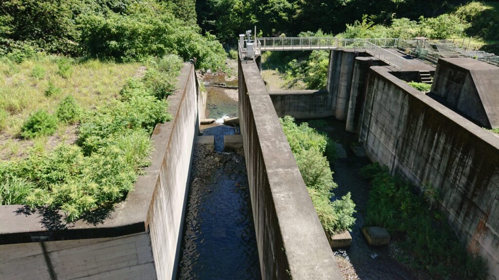 相沢川取水ダムの下流側