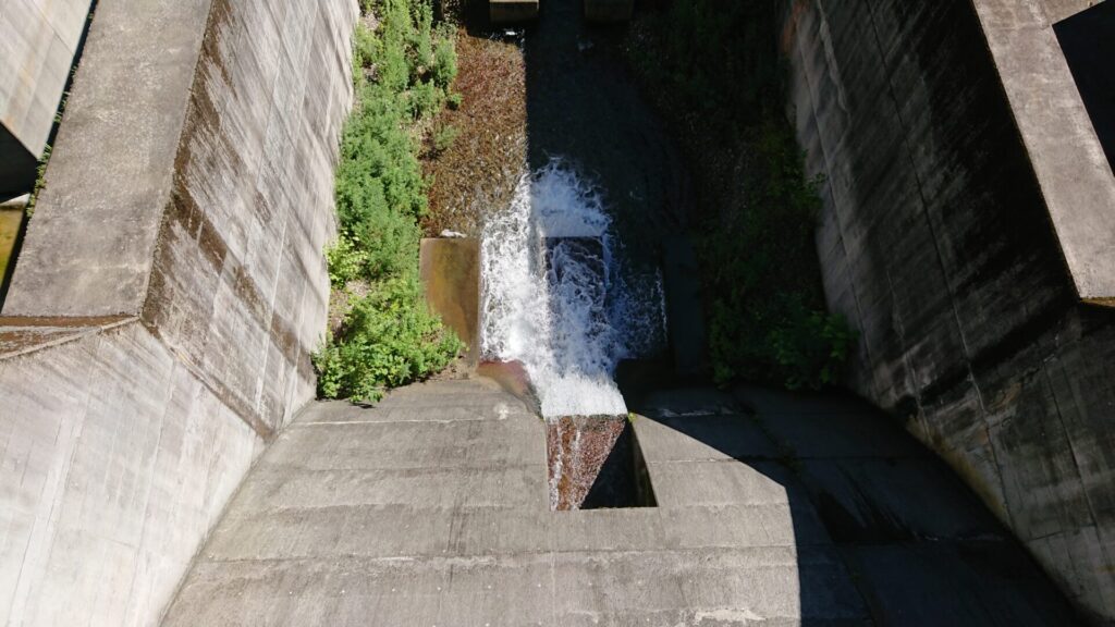 相沢川取水ダムの下流側
