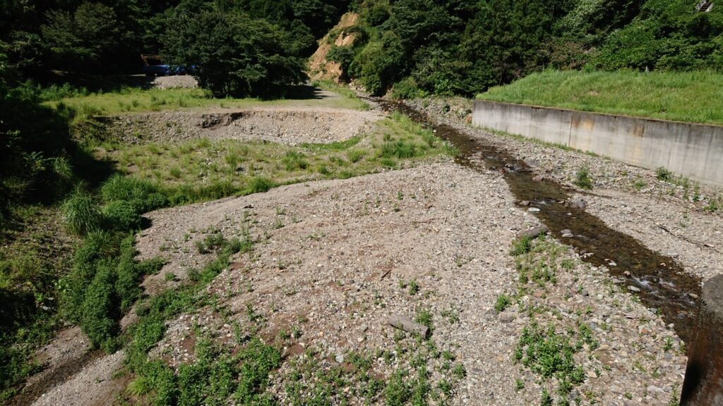 相沢川取水ダムの上流側