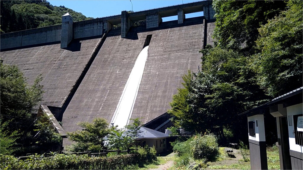 大仁田ダムの下流側