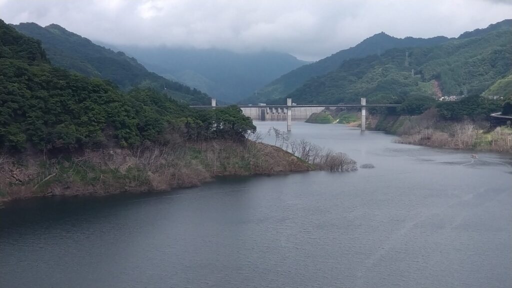 不動大橋から眺める八ッ場ダム