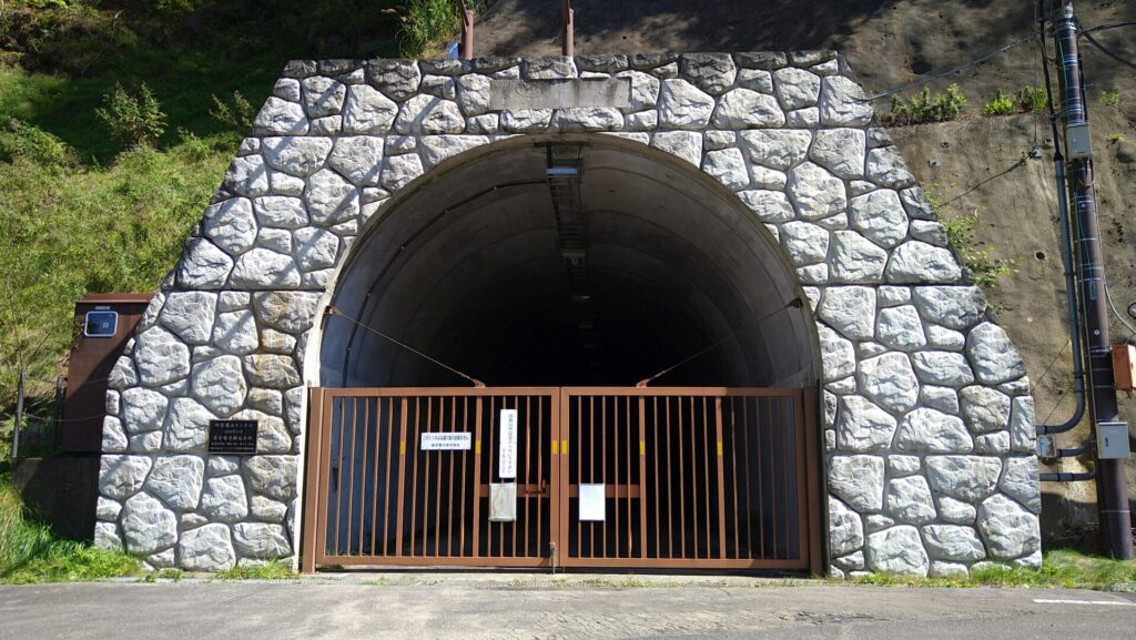 南相木ダム側のトンネル
