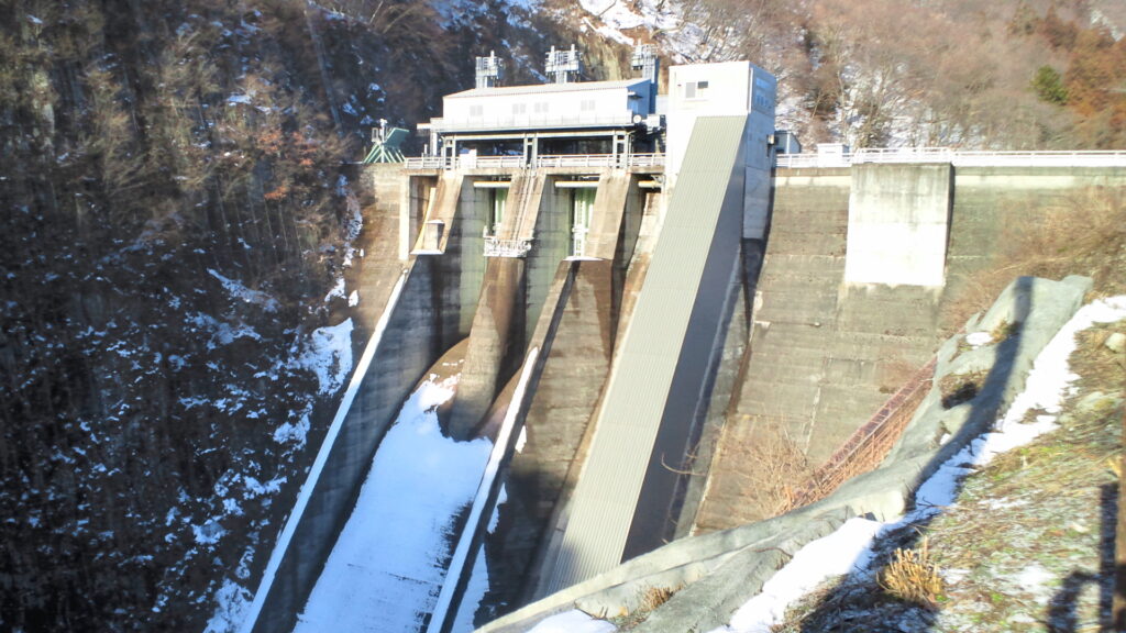 冬の相俣ダム