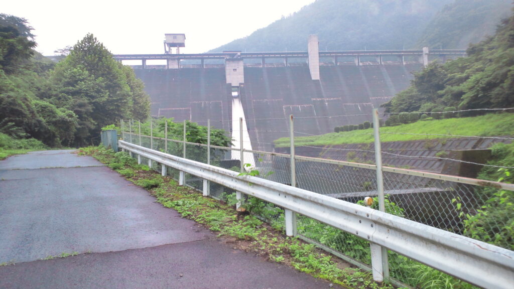 桐生川ダムの放流