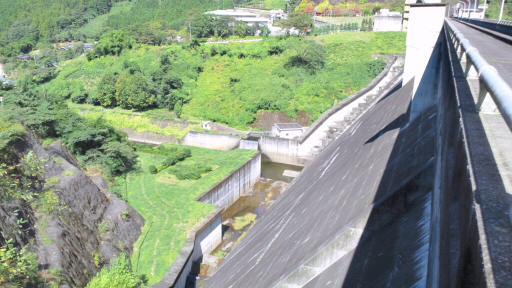桐生川ダムの下流側