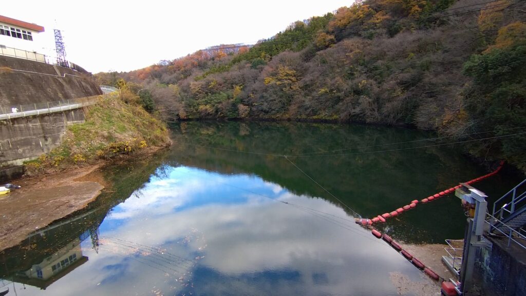 高津戸ダムのダム湖