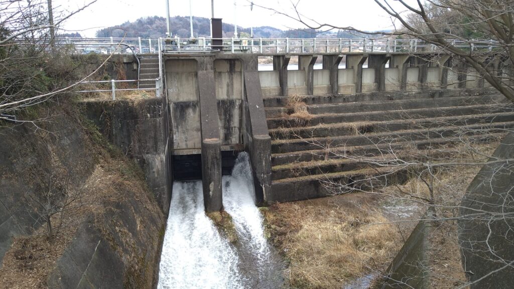 真壁ダムの洪水吐