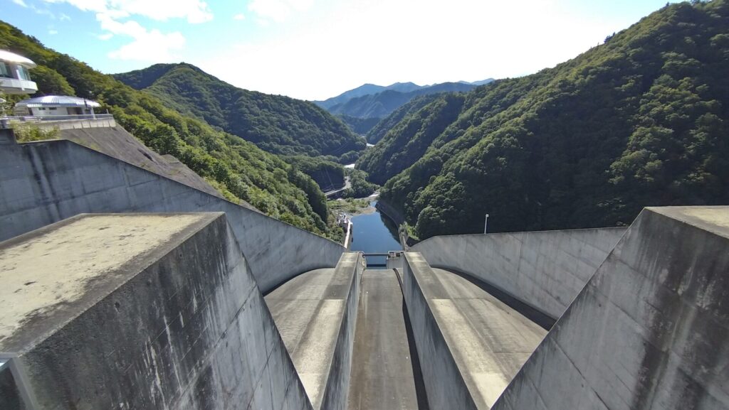 奈良俣ダムの洪水吐