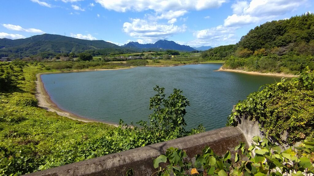 丹生湖の風景
