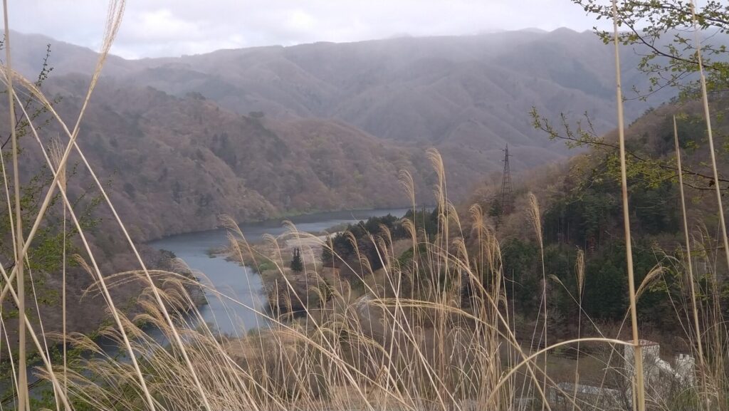 湯西川ダム展望台から見える五十里湖