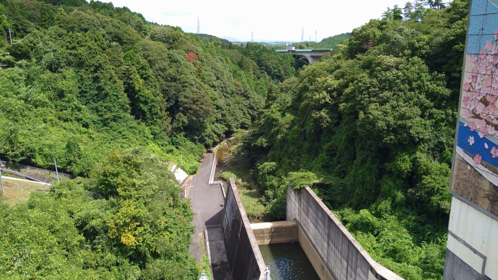 十王ダムの下流側の風景