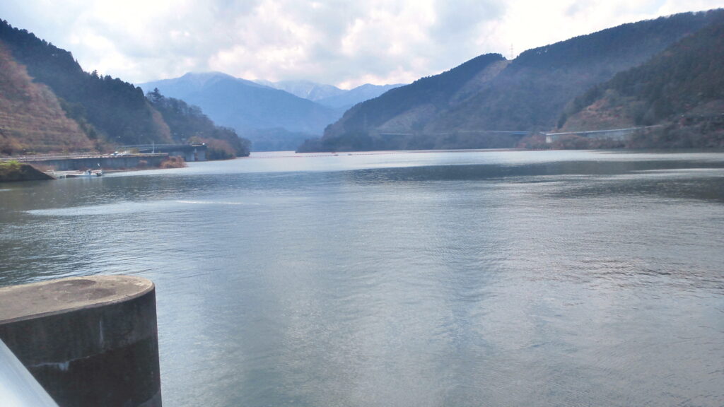 宮ヶ瀬湖の風景