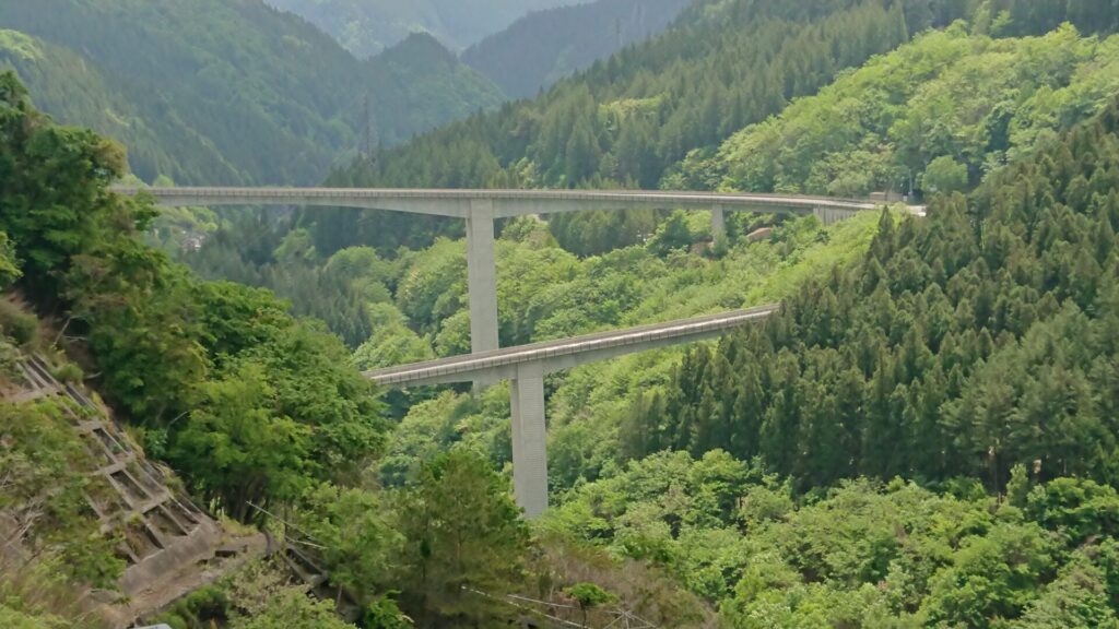 滝沢ダムのループ橋