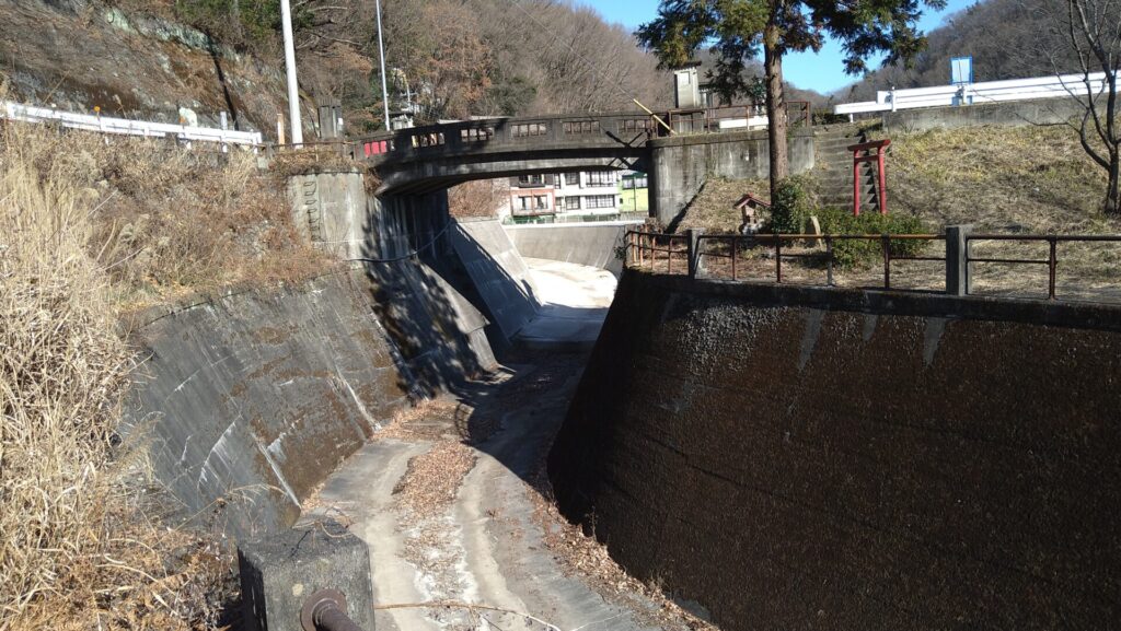 円良田ダムの洪水吐