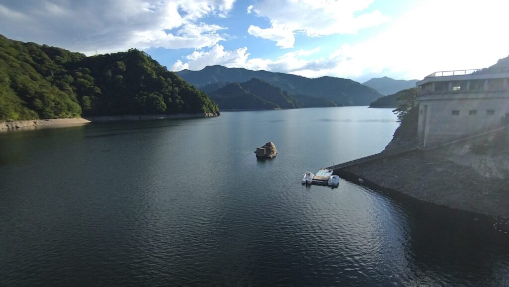 田子倉湖の風景