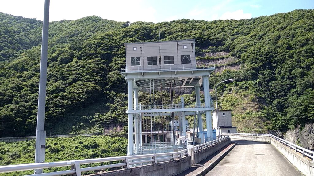 大川ダムの選択取水背設備