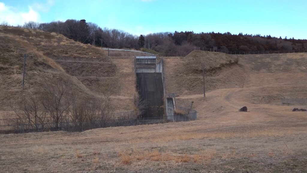 富入沢ダムの洪水吐