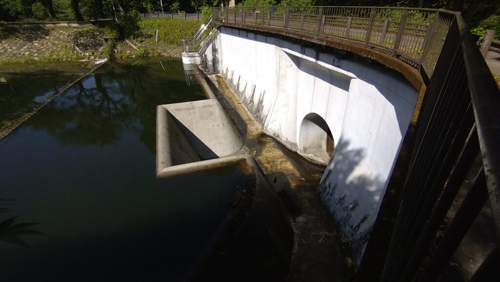 鎌北湖の洪水吐