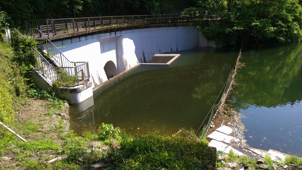 鎌北湖の洪水吐