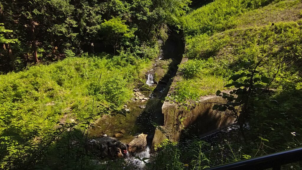 鎌北湖の導流部