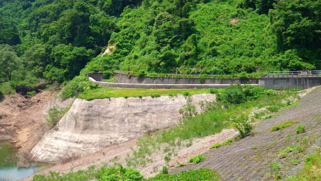 二岐ダムの洪水吐