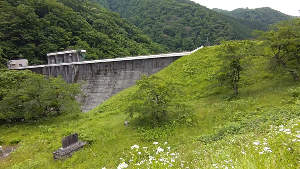 宮川ダムの堤体