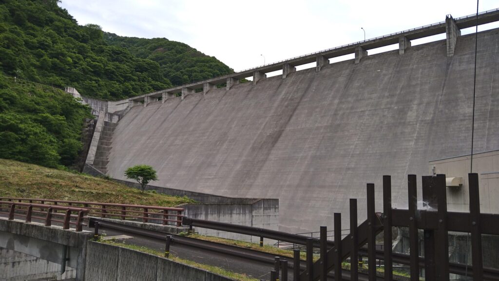 下流側から見た新宮川ダム