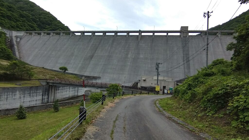 下流側から見た新宮川ダム