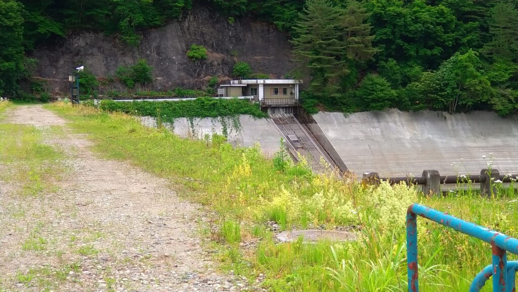 栃沢ダムの取水設備