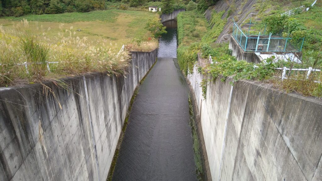 大深沢ダムの洪水吐