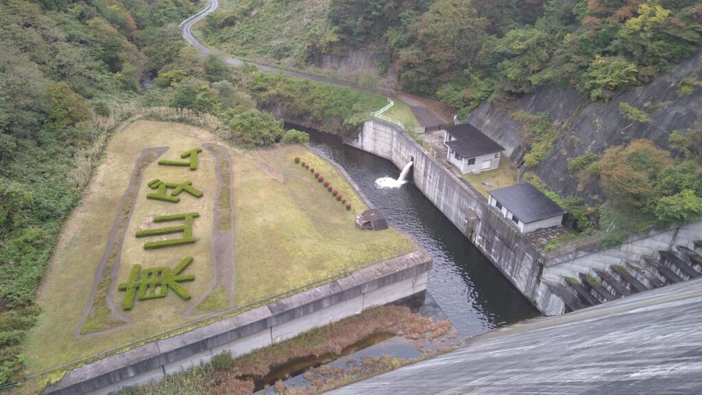 東山ダムの下流側