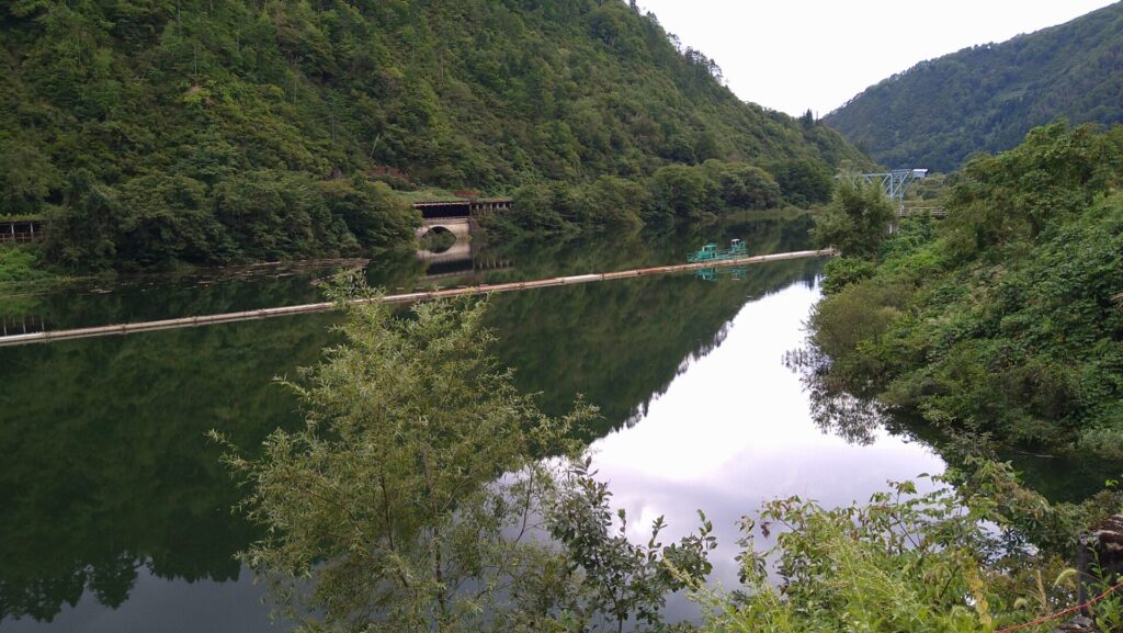 本名ダムのダム湖