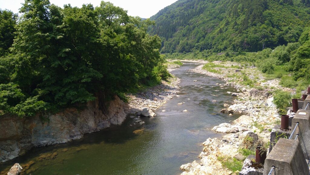 小林ダムの下流側