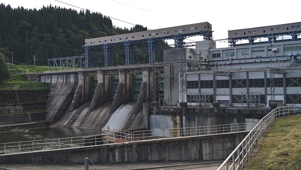 左岸の下流側から見た上田ダム