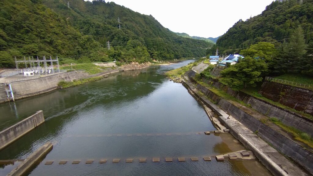 上田ダムの下流側