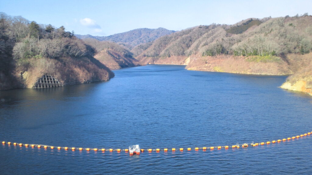 木戸川湖の風景