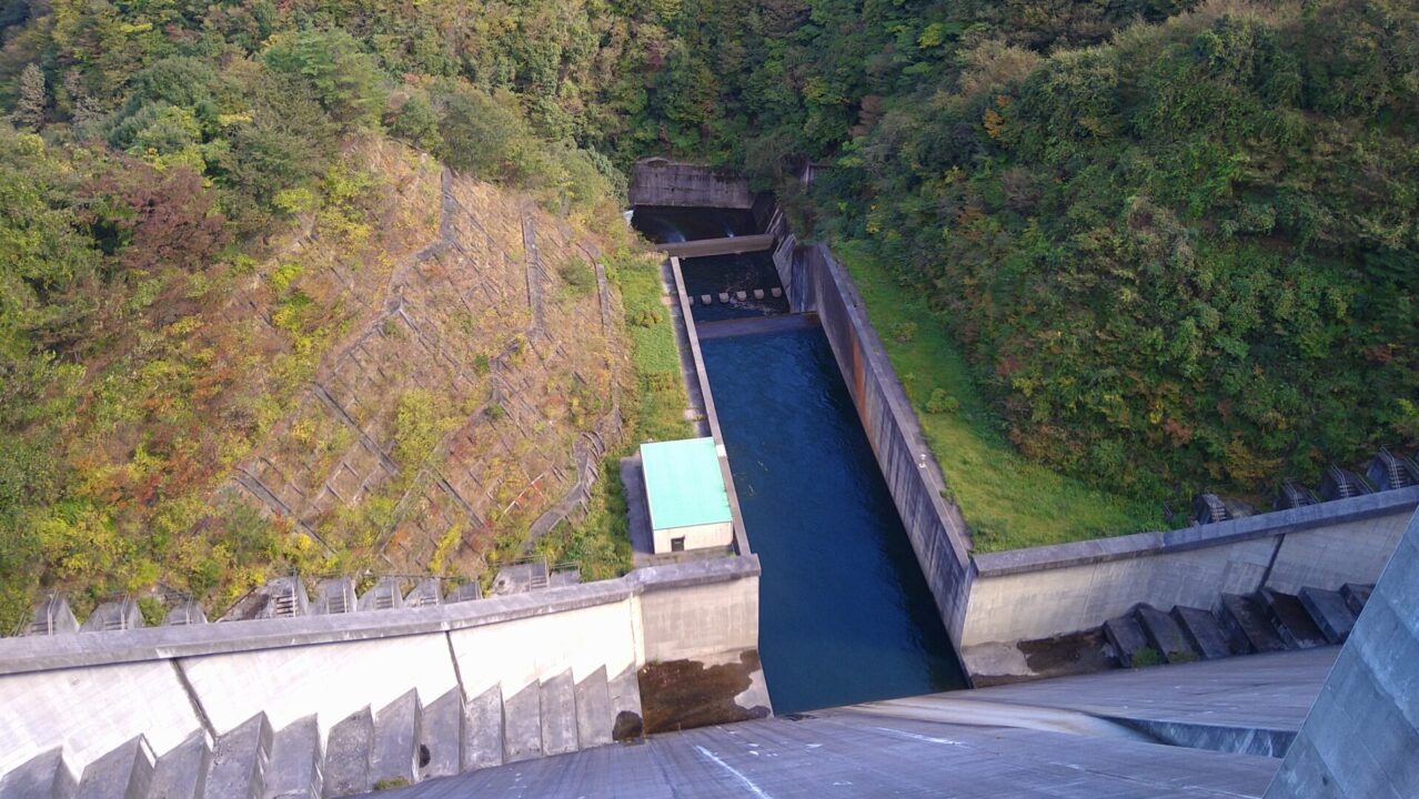 小玉ダムの下流側