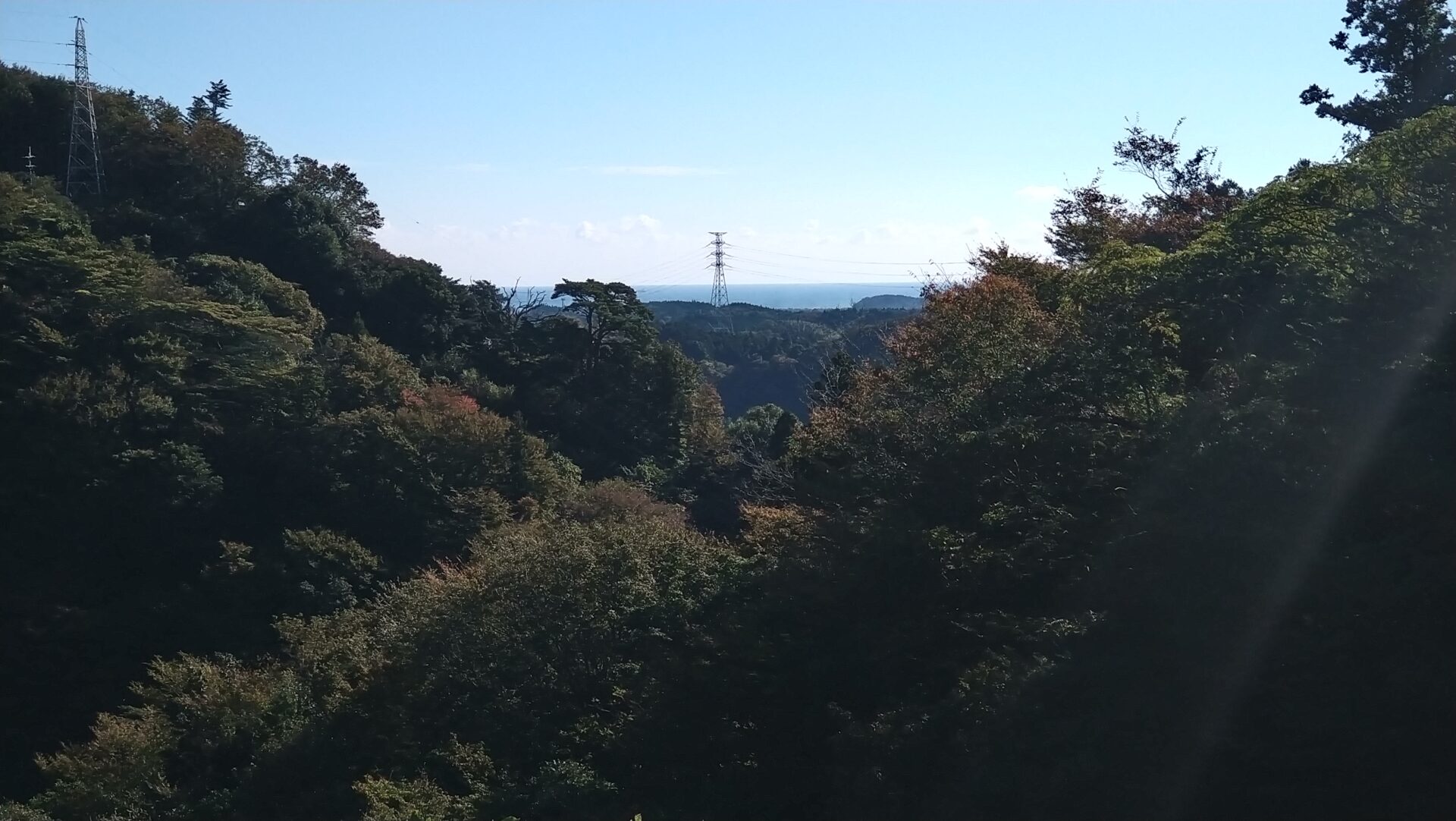 四時ダムの天端から見える水平線