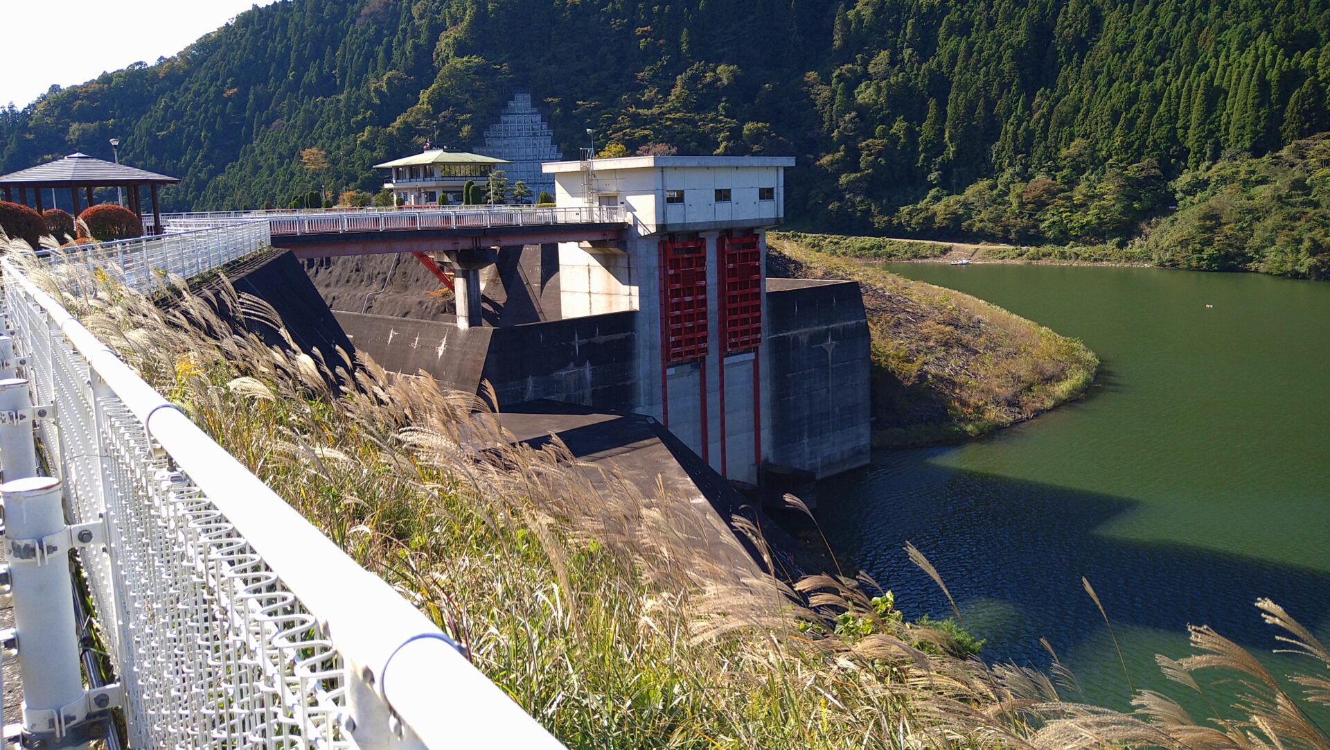 四時ダムの洪水吐