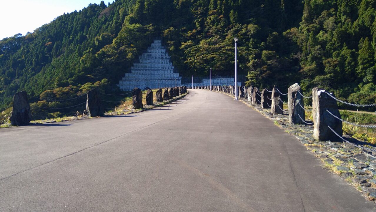 四時ダムの洪水吐