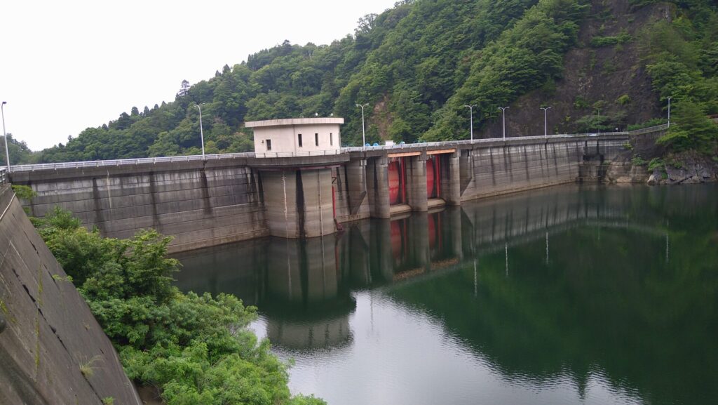 横川ダムの上流側