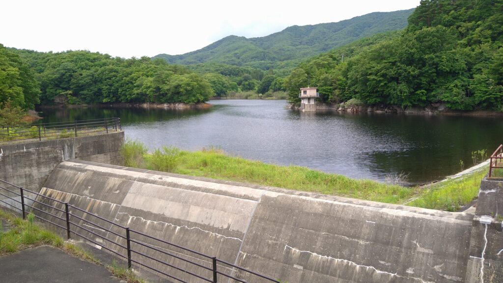 岩部ダムのダム湖